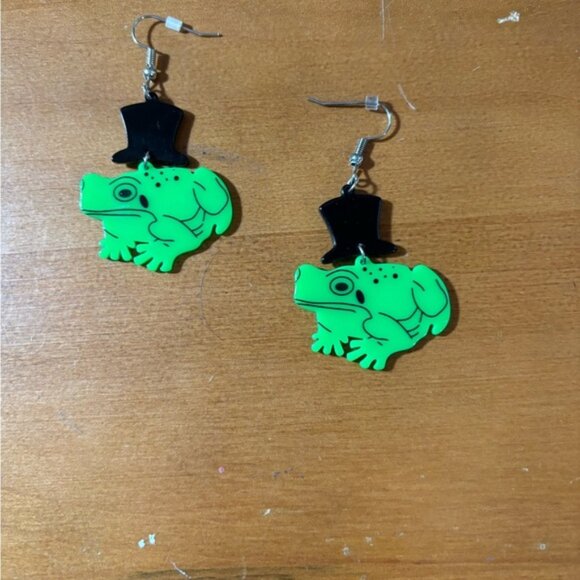 Frog Earrings - Picture 1 of 2